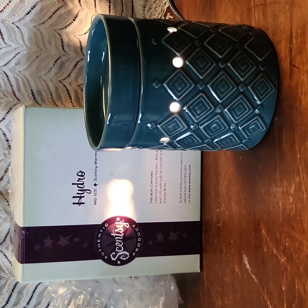 SCENTSY Hydro Mid Size Wax Warmer NIB